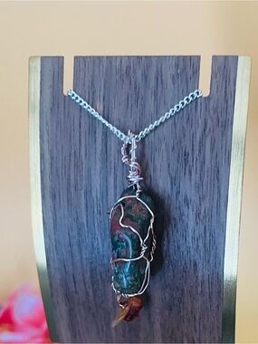 Rose gold plated natural stone pendant